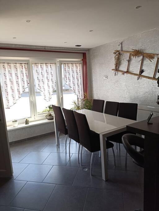Appartement De 70M2 Tout Equipe Hargarten-aux-Mines 外观 照片